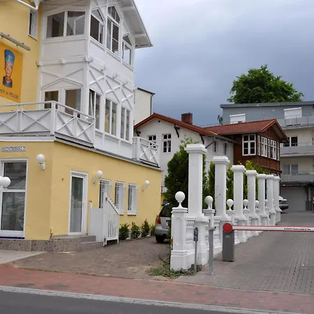 Heringsdorf, An Der Seebruecke Heringsdorf (Usedom)